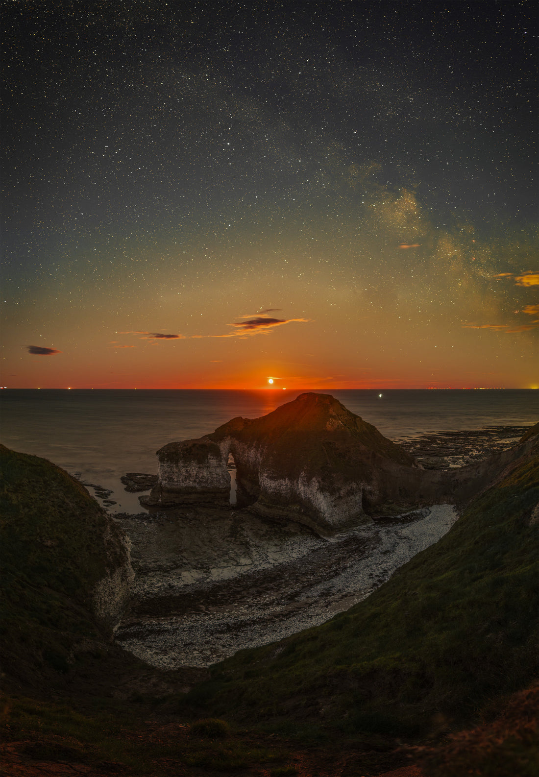 Waning Gibbous Moon & Milky Way Above the Drinking Dinosaur | Flamborough June 2026